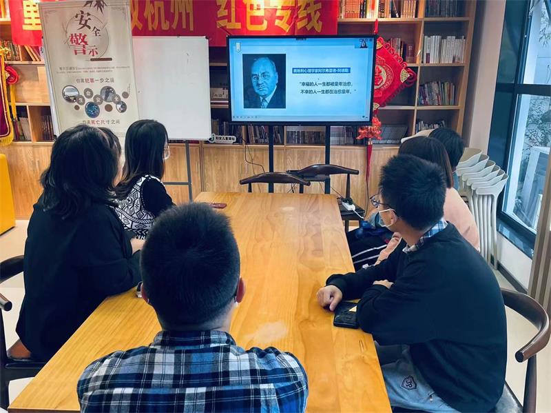 p站视频
家庭教育研究院巾帼文明岗教育行